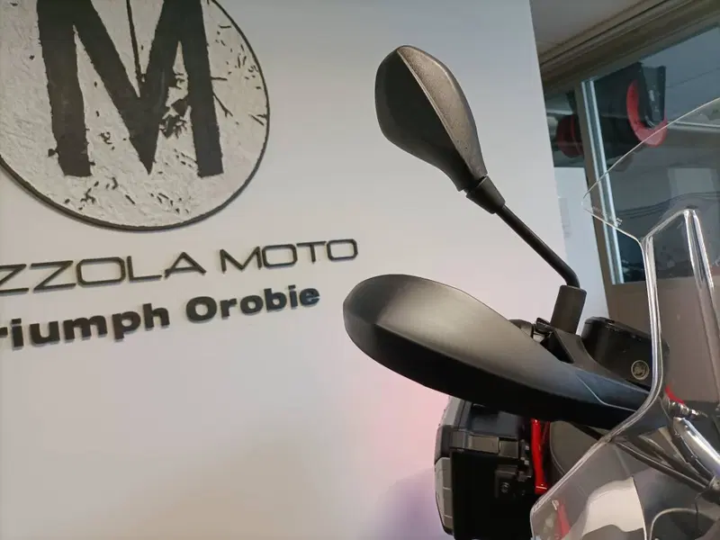 Moto Guzzi V85 TT Evocative Graphics (2019 - 20) (7)