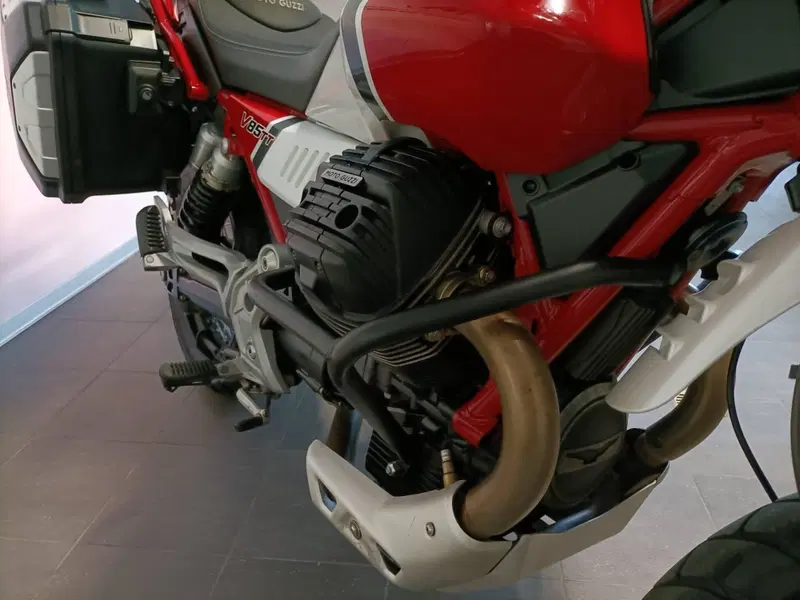 Moto Guzzi V85 TT Evocative Graphics (2019 - 20) (8)