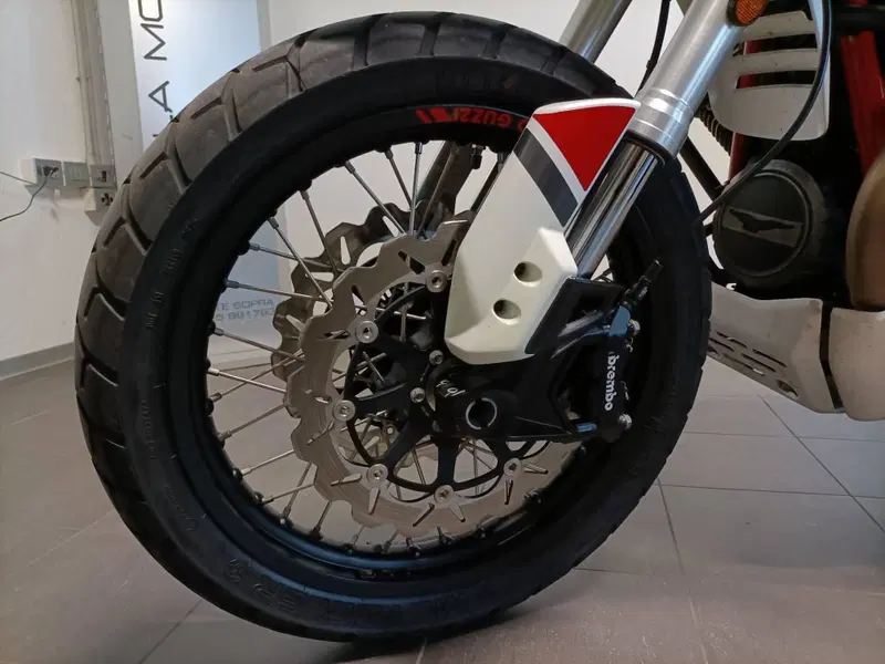 Moto Guzzi V85 TT Evocative Graphics (2019 - 20) (11)