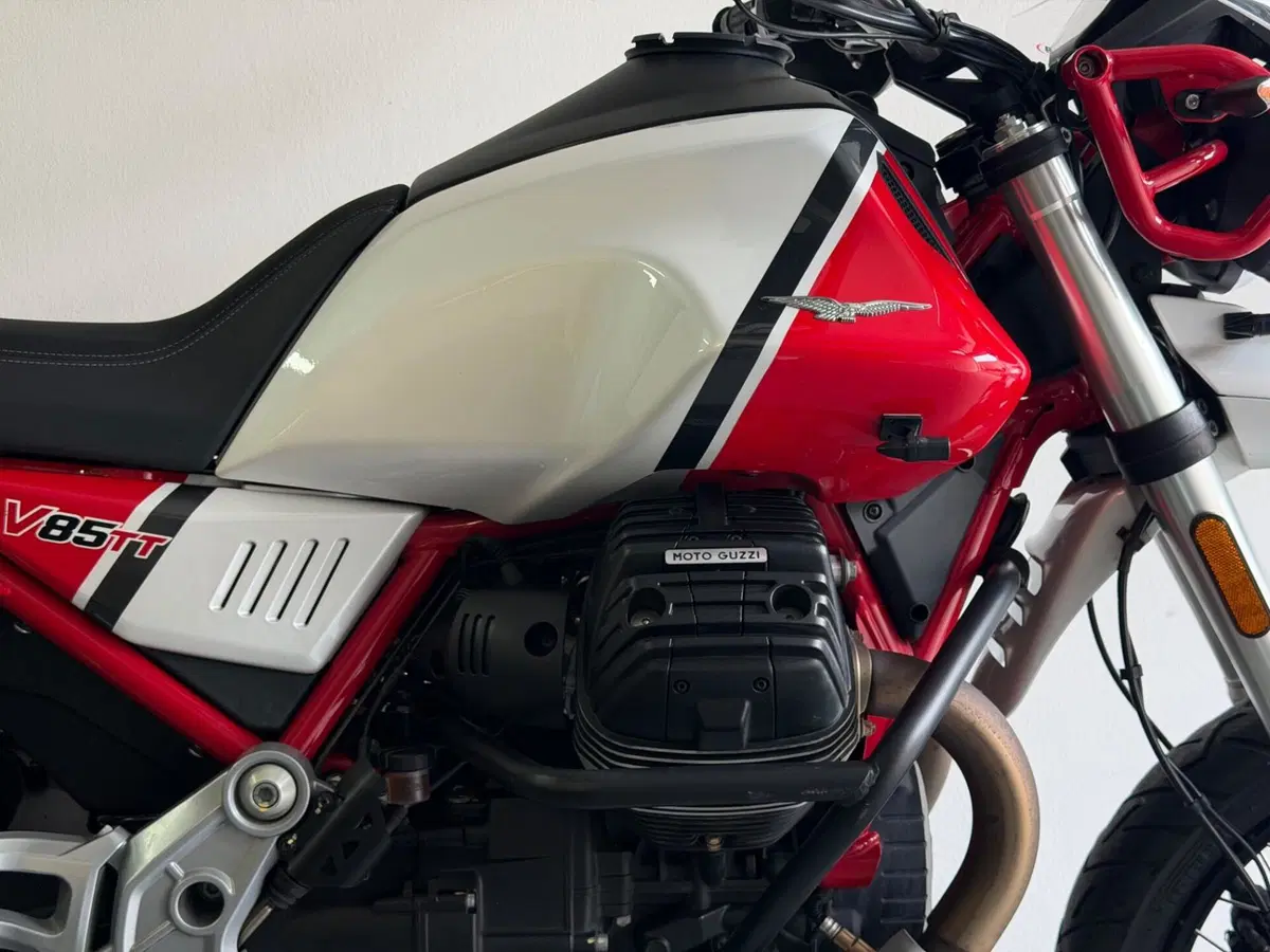 Moto Guzzi V85 TT (2019 - 20) (3)
