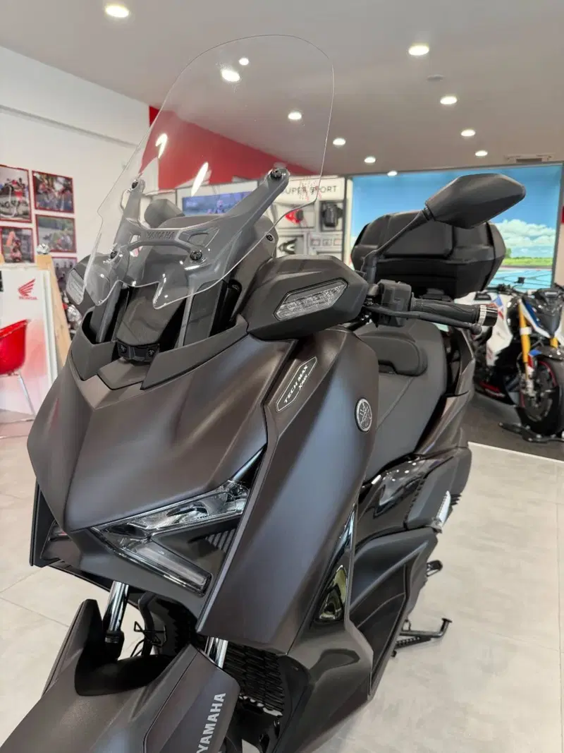 Yamaha X-Max 300 Tech Max (2025 - 26) (2)