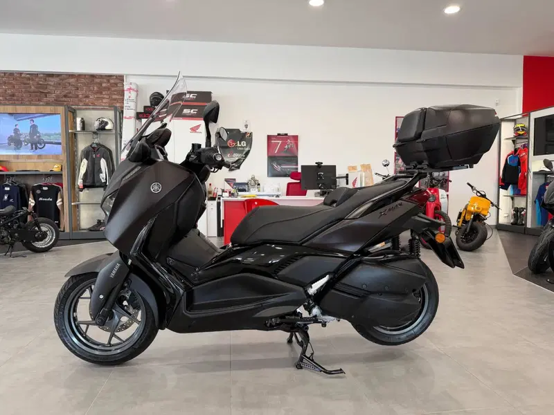 Yamaha X-Max 300 Tech Max (2025 - 26) (3)