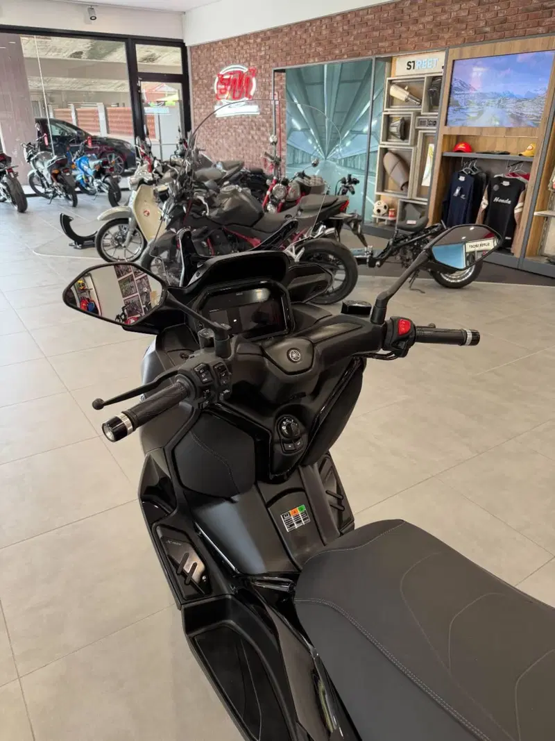 Yamaha X-Max 300 Tech Max (2025 - 26) (9)
