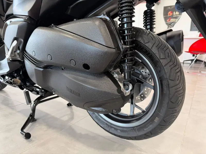 Yamaha X-Max 300 Tech Max (2025 - 26) (13)