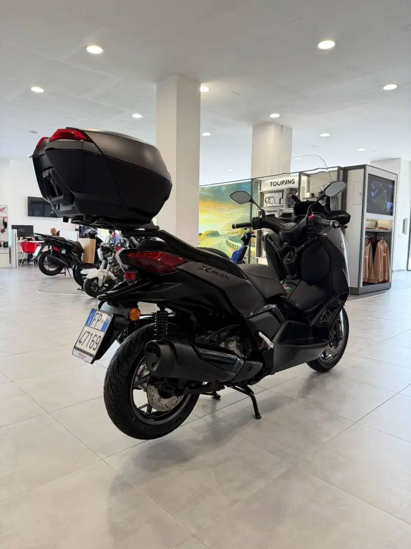 Yamaha X-Max 300 Tech Max (2025 - 26) (8)