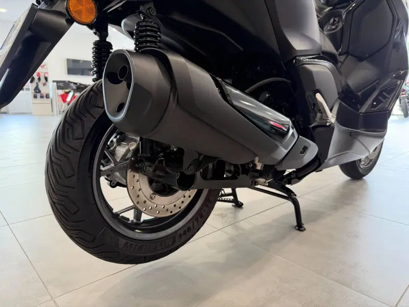 Yamaha X-Max 300 Tech Max (2025 - 26) (14)