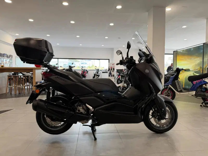 Yamaha X-Max 300 Tech Max (2025 - 26) (7)