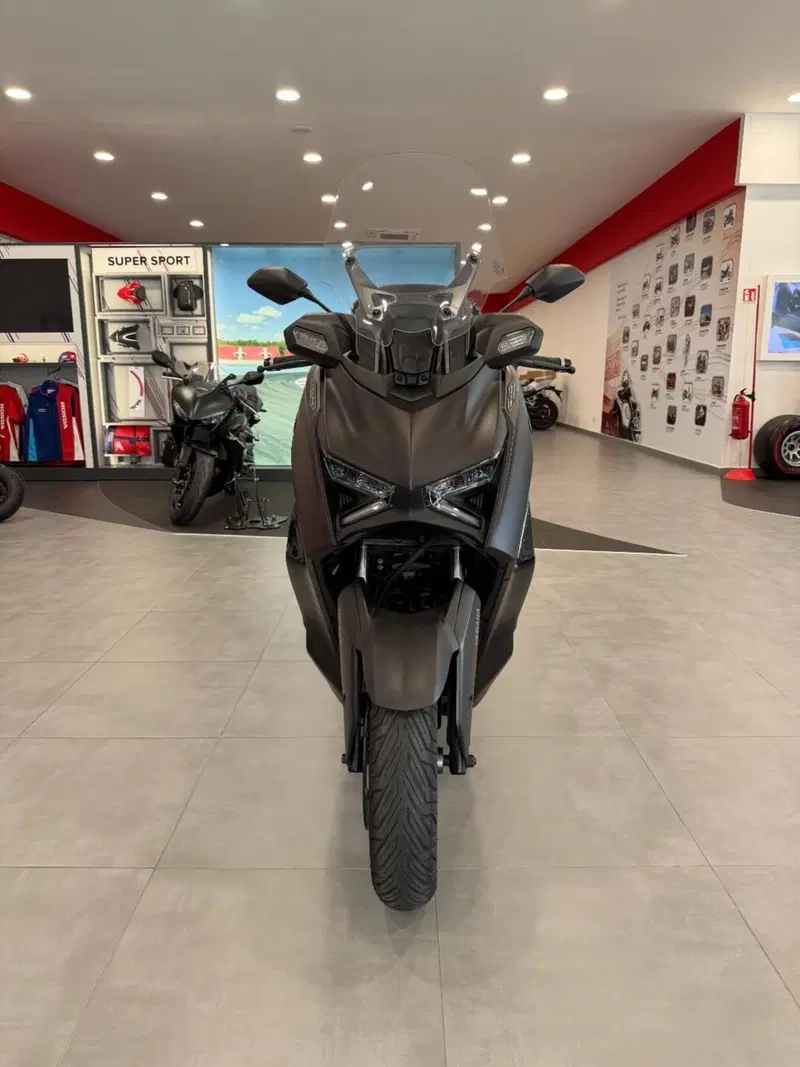 Yamaha X-Max 300 Tech Max (2025 - 26) (5)