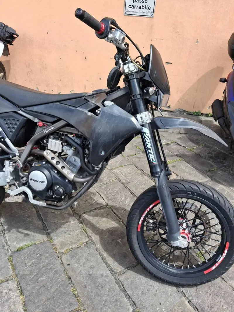 Fantic Motor Motard 125 Performance 4t (2020) (7)