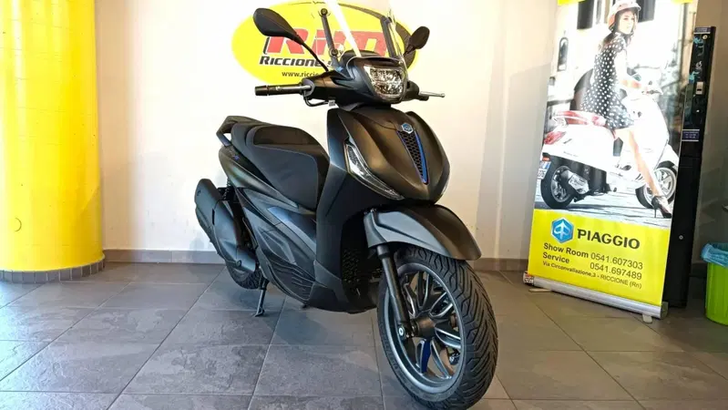 Piaggio Beverly 400 S (2025 - 26) (3)