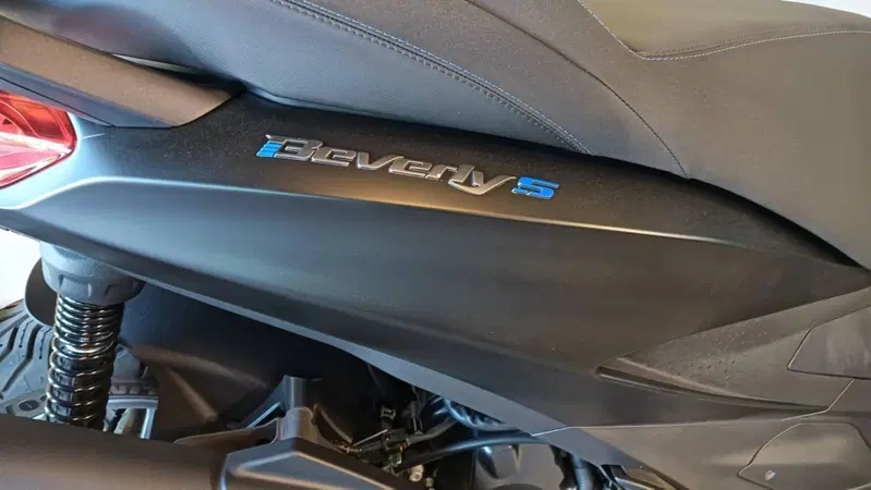 Piaggio Beverly 400 S (2025 - 26) (7)