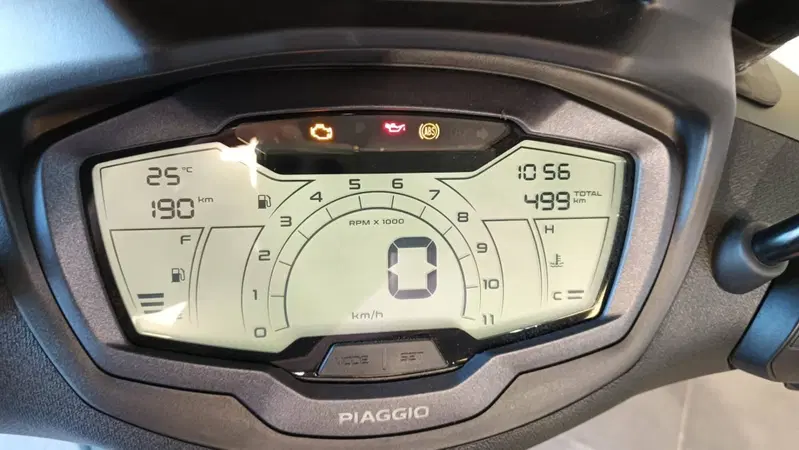 Piaggio Beverly 400 S (2025 - 26) (6)