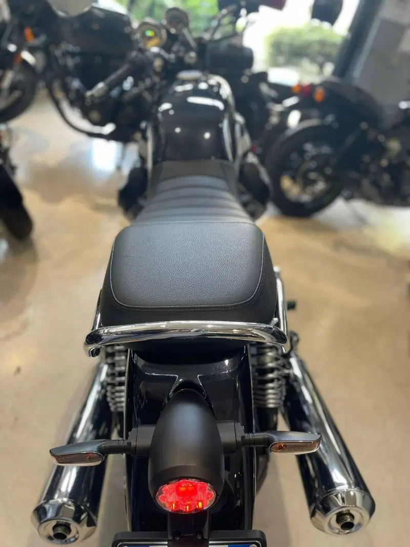 Moto Guzzi V7 Special (2021 - 24) (4)