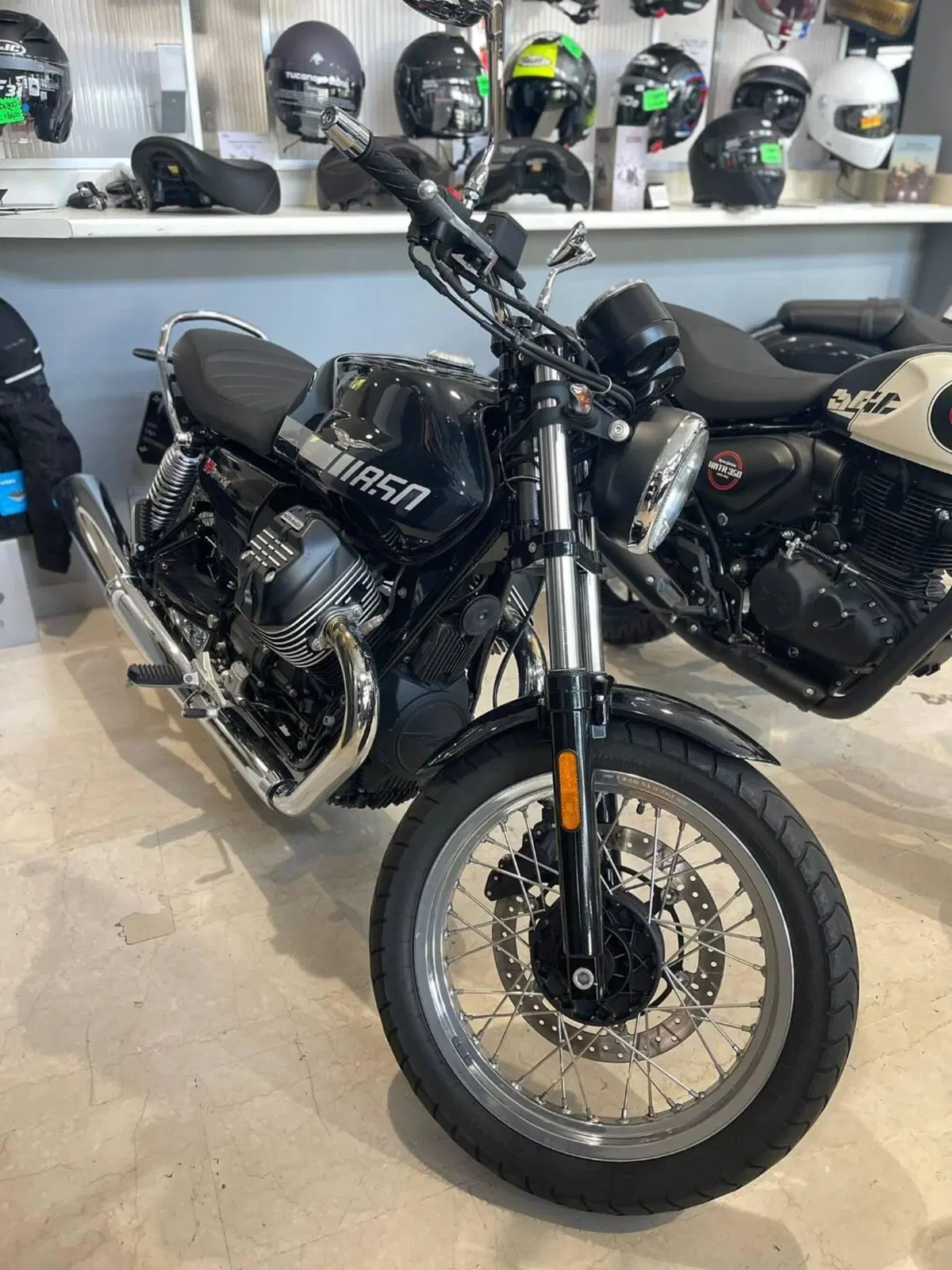 Moto Guzzi V7 Special (2021 - 24) (2)
