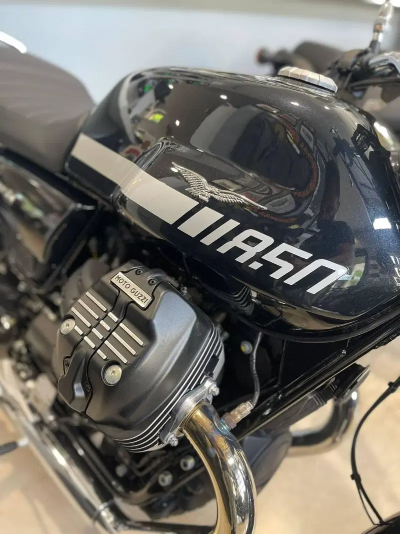 Moto Guzzi V7 Special (2021 - 24) (7)