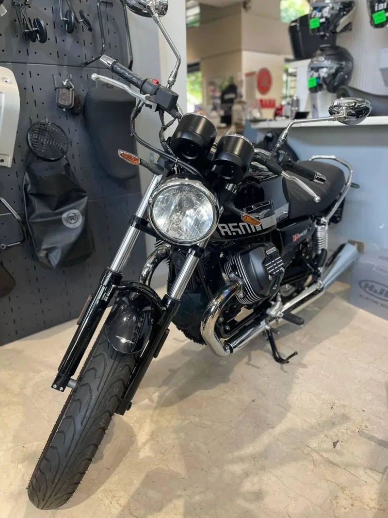 Moto Guzzi V7 Special (2021 - 24)