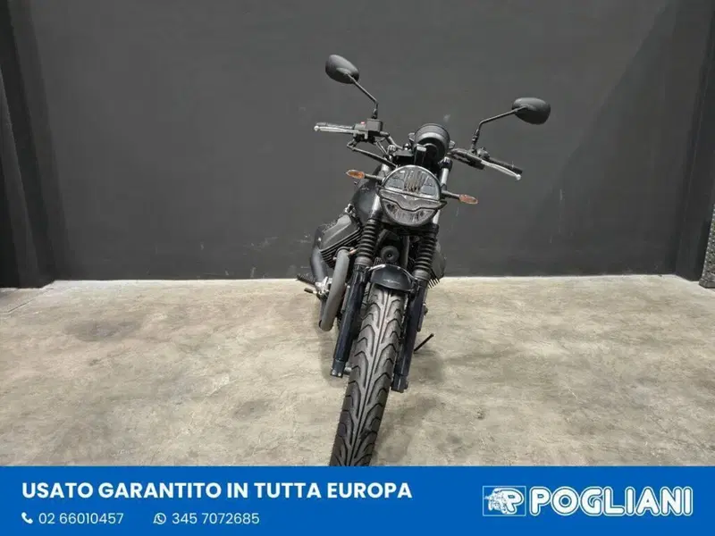 Moto Guzzi V7 Stone (2021 - 24) (3)