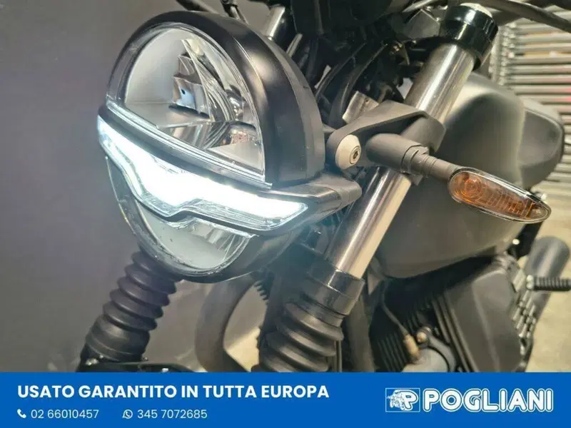 Moto Guzzi V7 Stone (2021 - 24) (7)