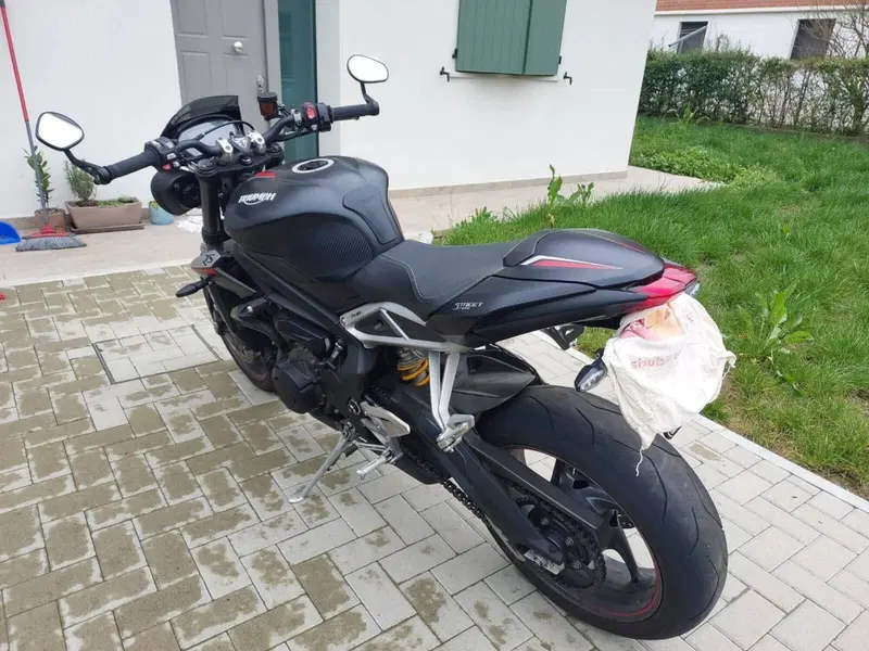 Triumph Street Triple RS (2017 - 19) (3)