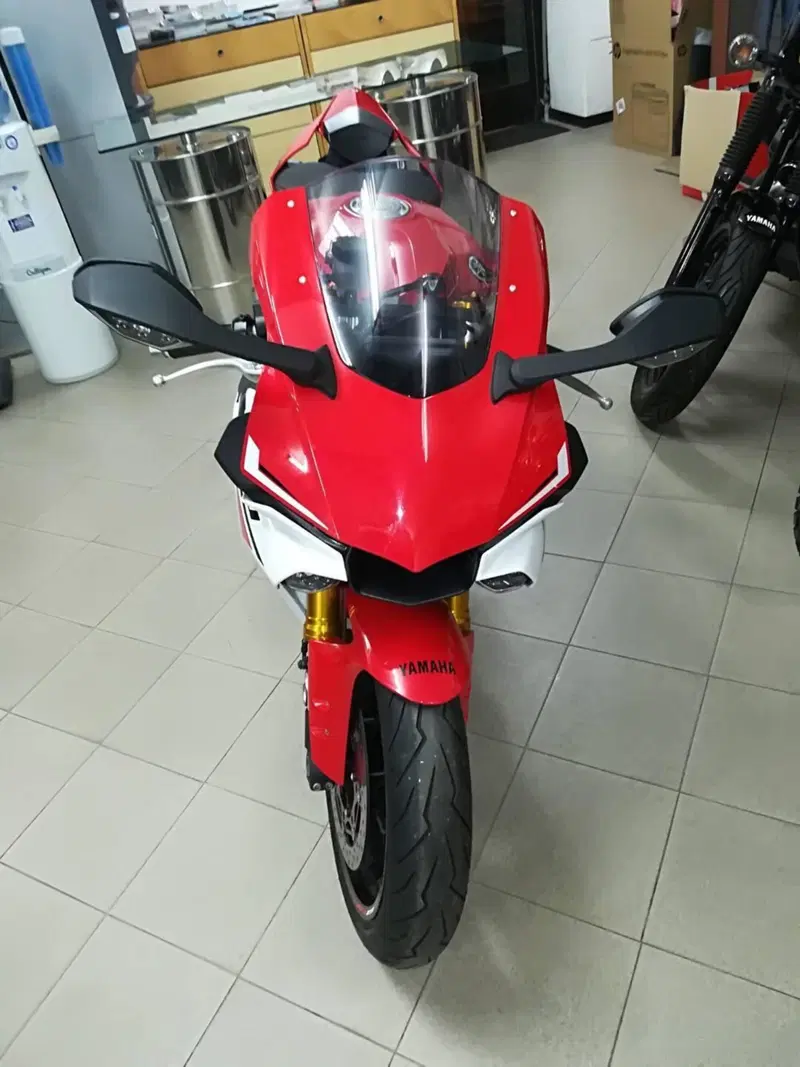 Yamaha YZF R1 (2015 - 16) (5)