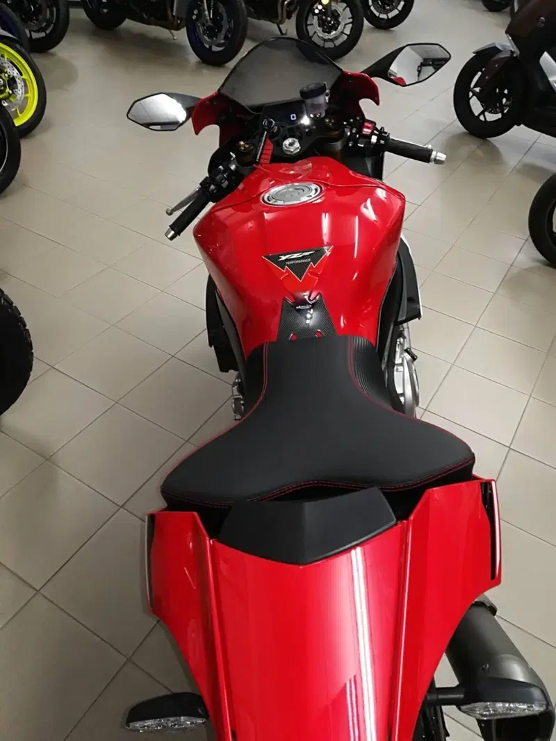 Yamaha YZF R1 (2015 - 16) (6)