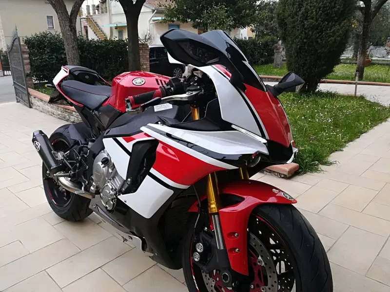 Yamaha YZF R1 (2015 - 16)