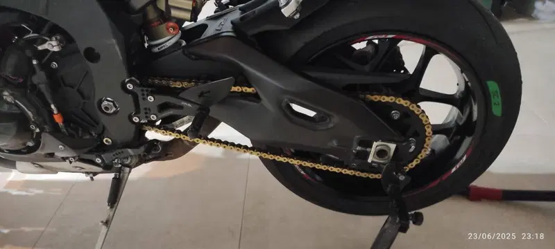 Yamaha YZF R1 (2015 - 16) (8)