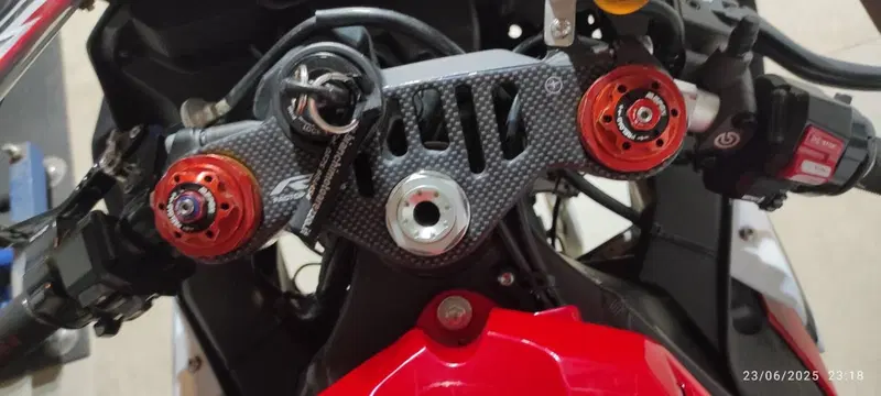 Yamaha YZF R1 (2015 - 16) (9)