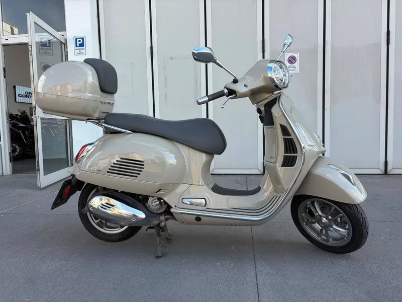 Vespa GTS 300 (2023 - 24)