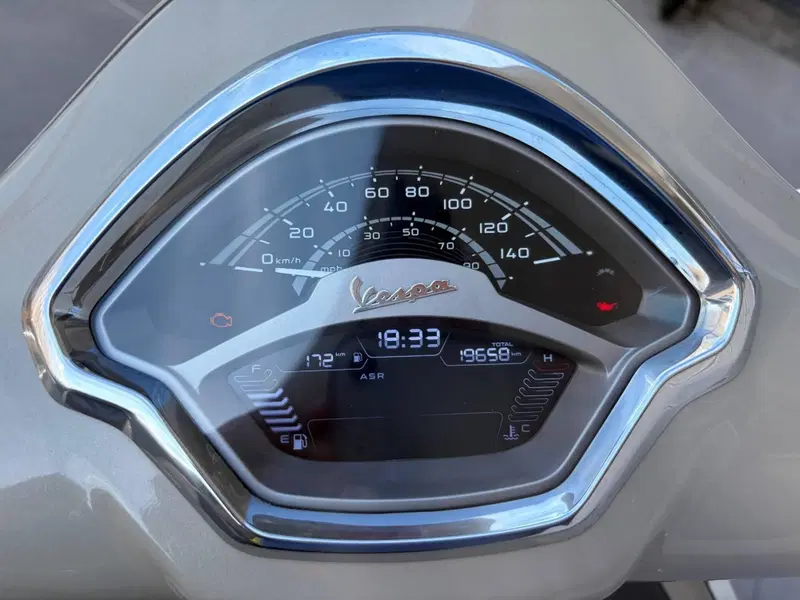 Vespa GTS 300 (2023 - 24) (2)