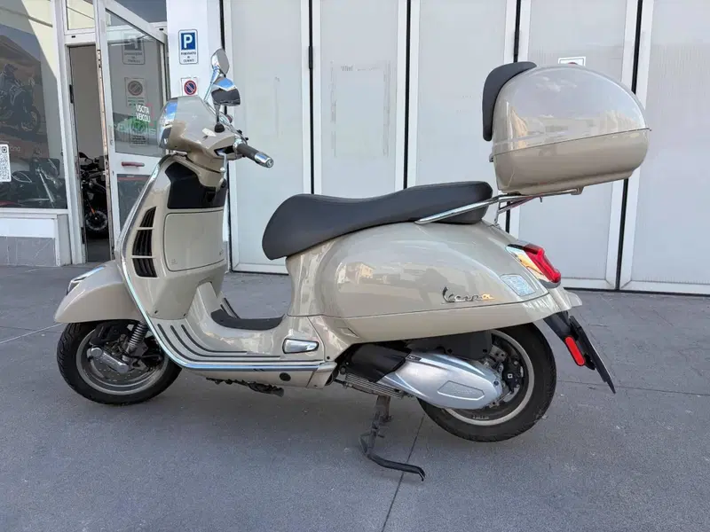 Vespa GTS 300 (2023 - 24) (4)
