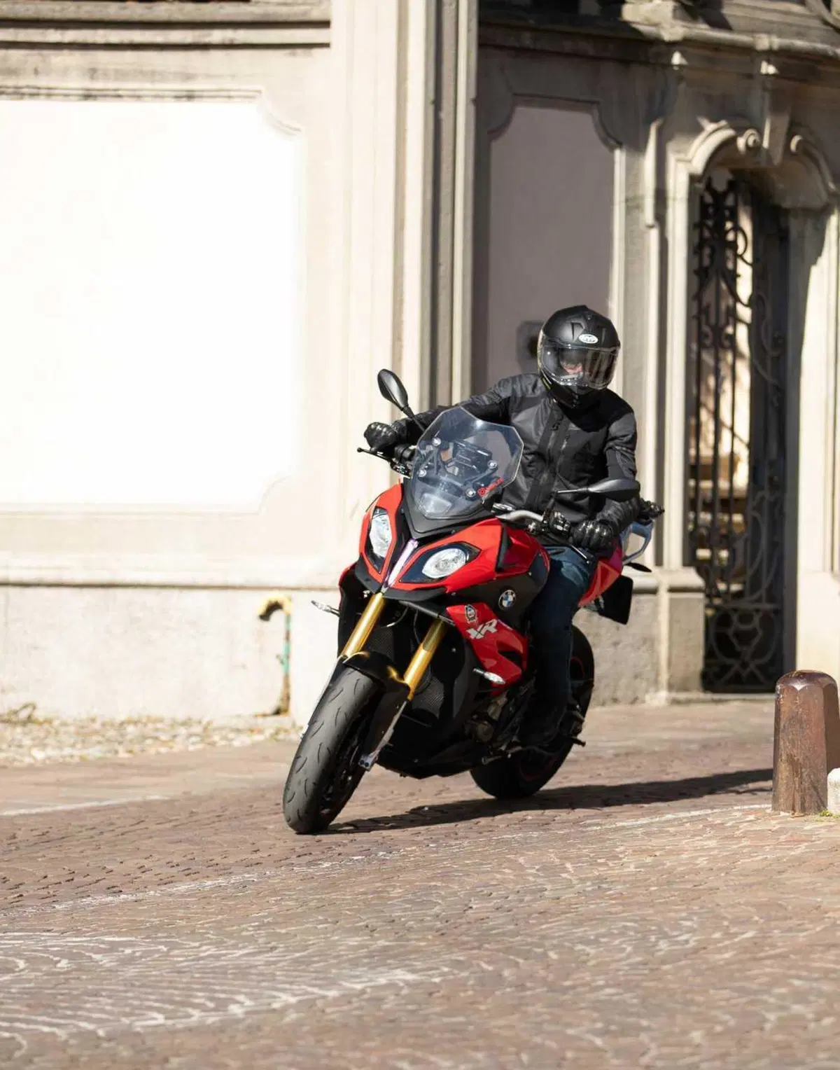 Sicurezza in moto: da Wheelup Alike ACS Core GT, con airbag integrato (2)
