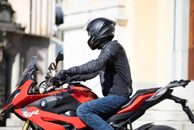 Sicurezza in moto: da Wheelup Alike ACS Core GT, con airbag integrato