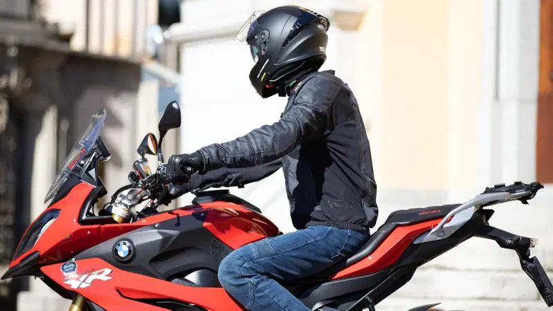 Sicurezza in moto: da Wheelup Alike ACS Core GT, con airbag integrato