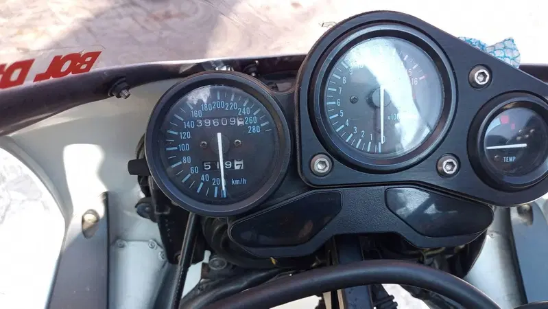 Suzuki GSX R  (4)