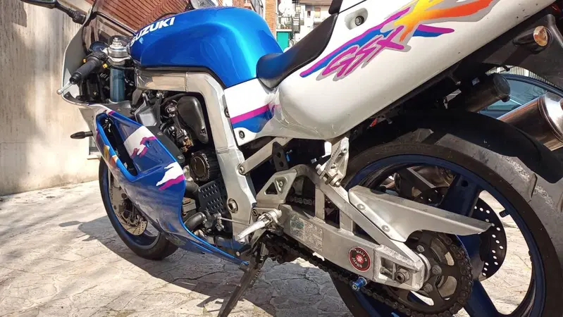 Suzuki GSX R  (5)