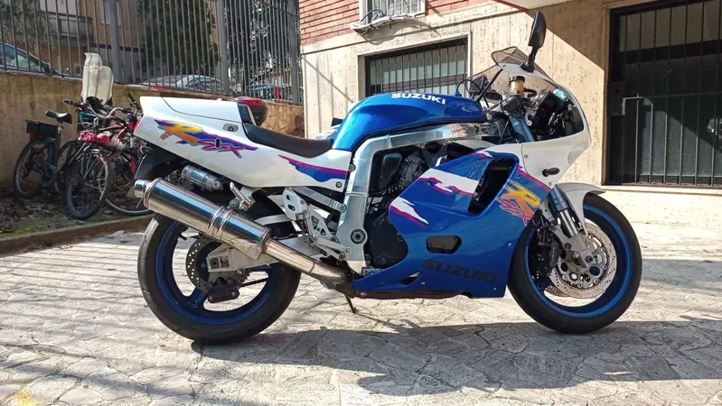 Suzuki GSX R  (3)