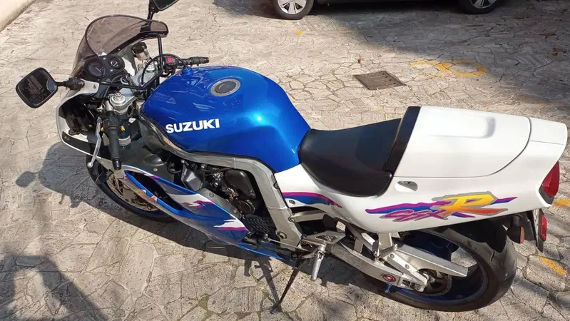 Suzuki GSX R  (2)