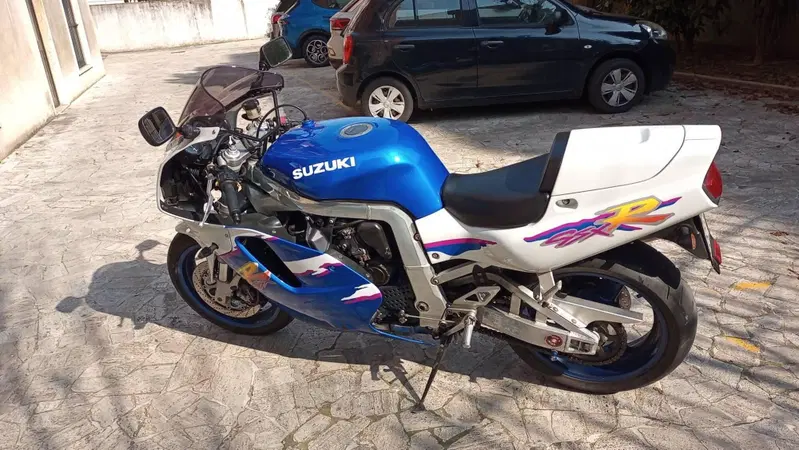 Suzuki GSX R  (6)