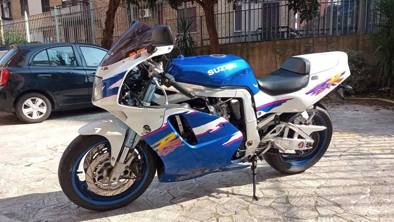 Suzuki GSX R  (7)