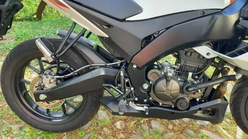 Aprilia Tuono 125 (2021 - 24) (4)