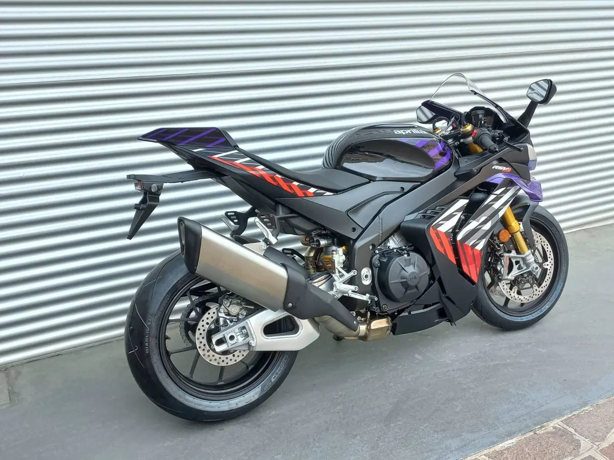 Aprilia RSV4 1100 Factory (2025 - 26) (4)