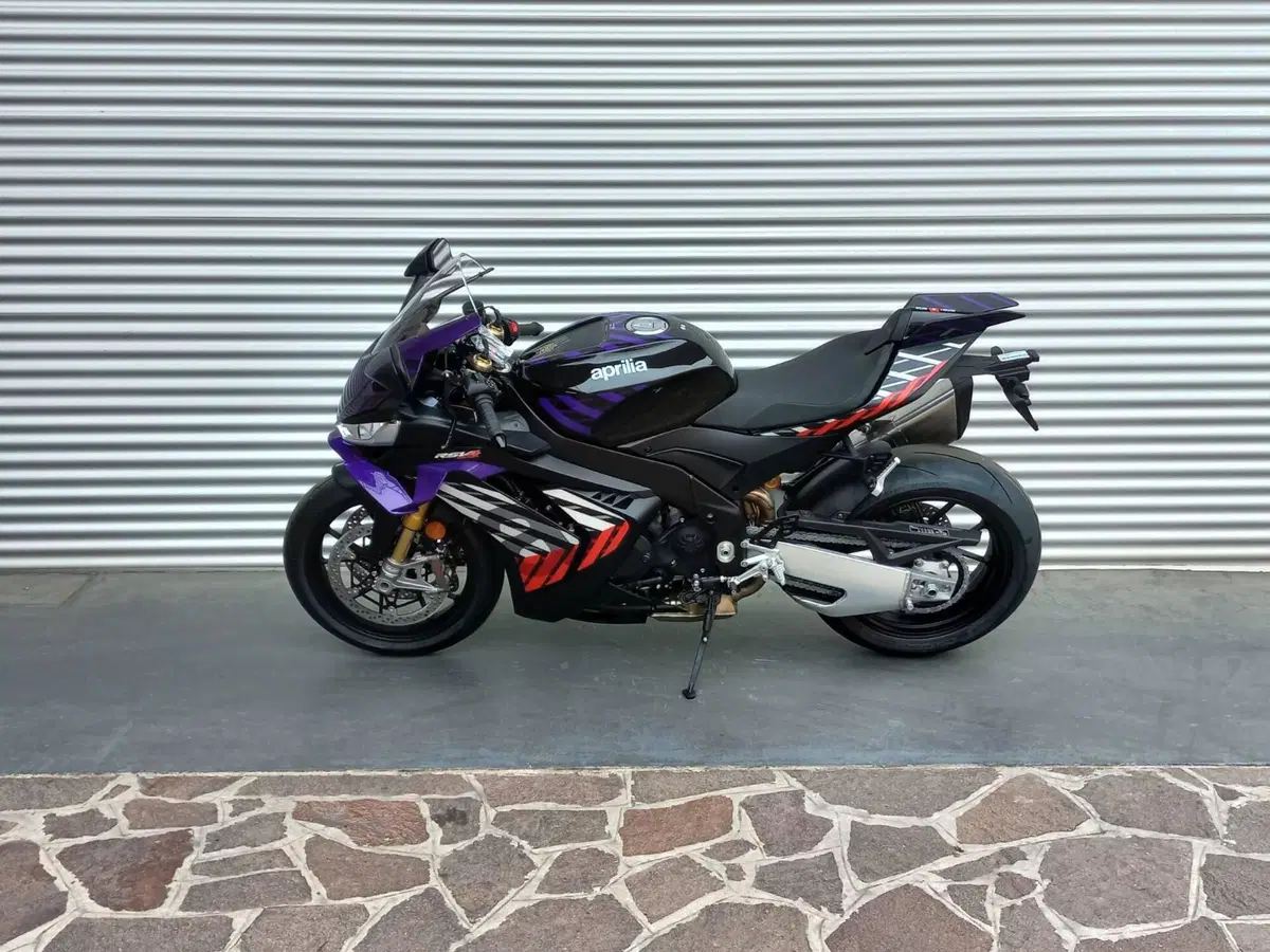 Aprilia RSV4 1100 Factory (2025 - 26) (6)