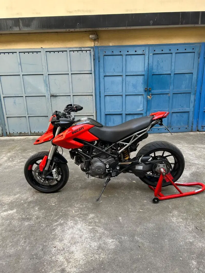 Ducati Hypermotard 796 (2012) (4)