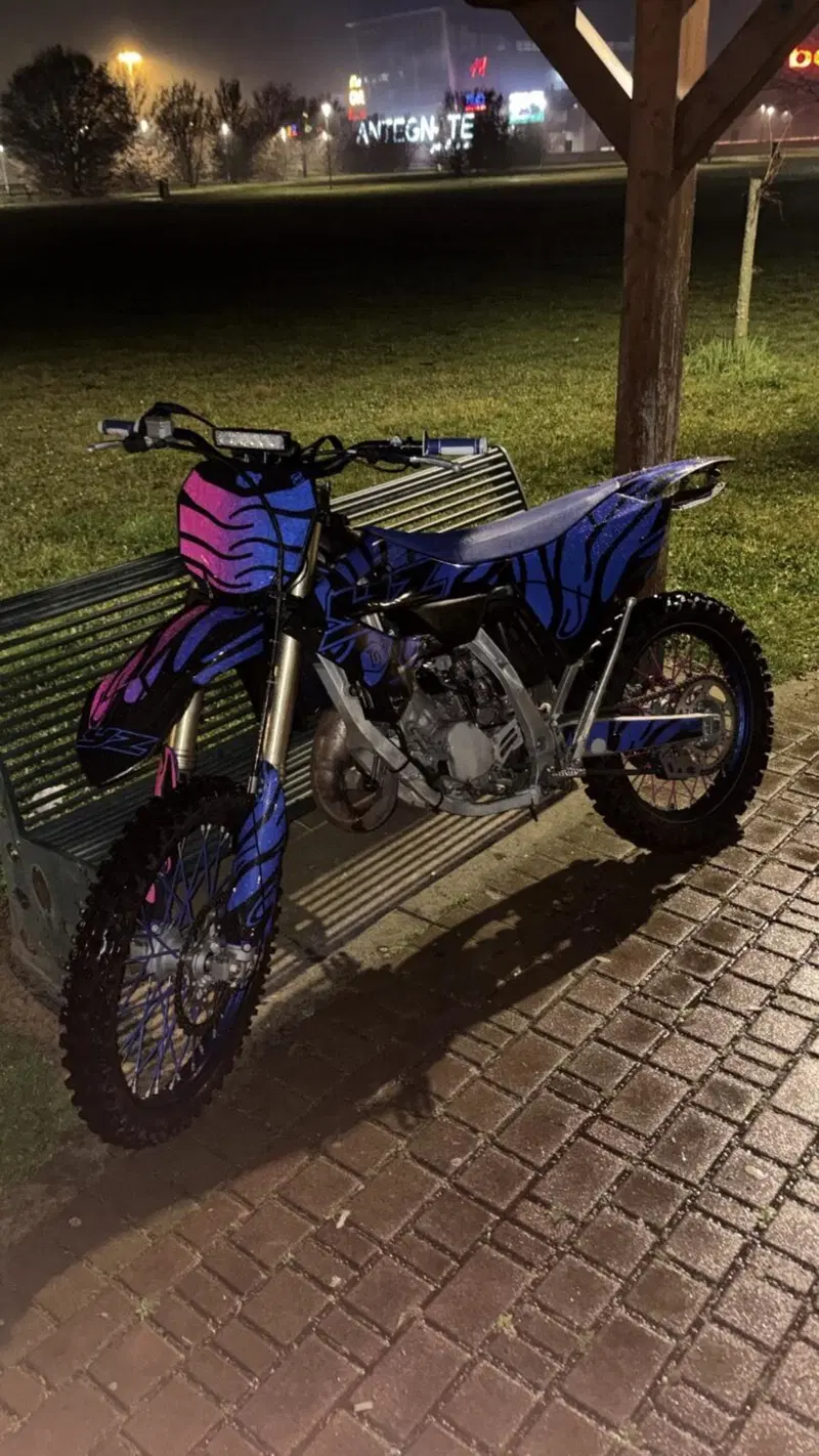 Yamaha YZ 125 (2023) (2)