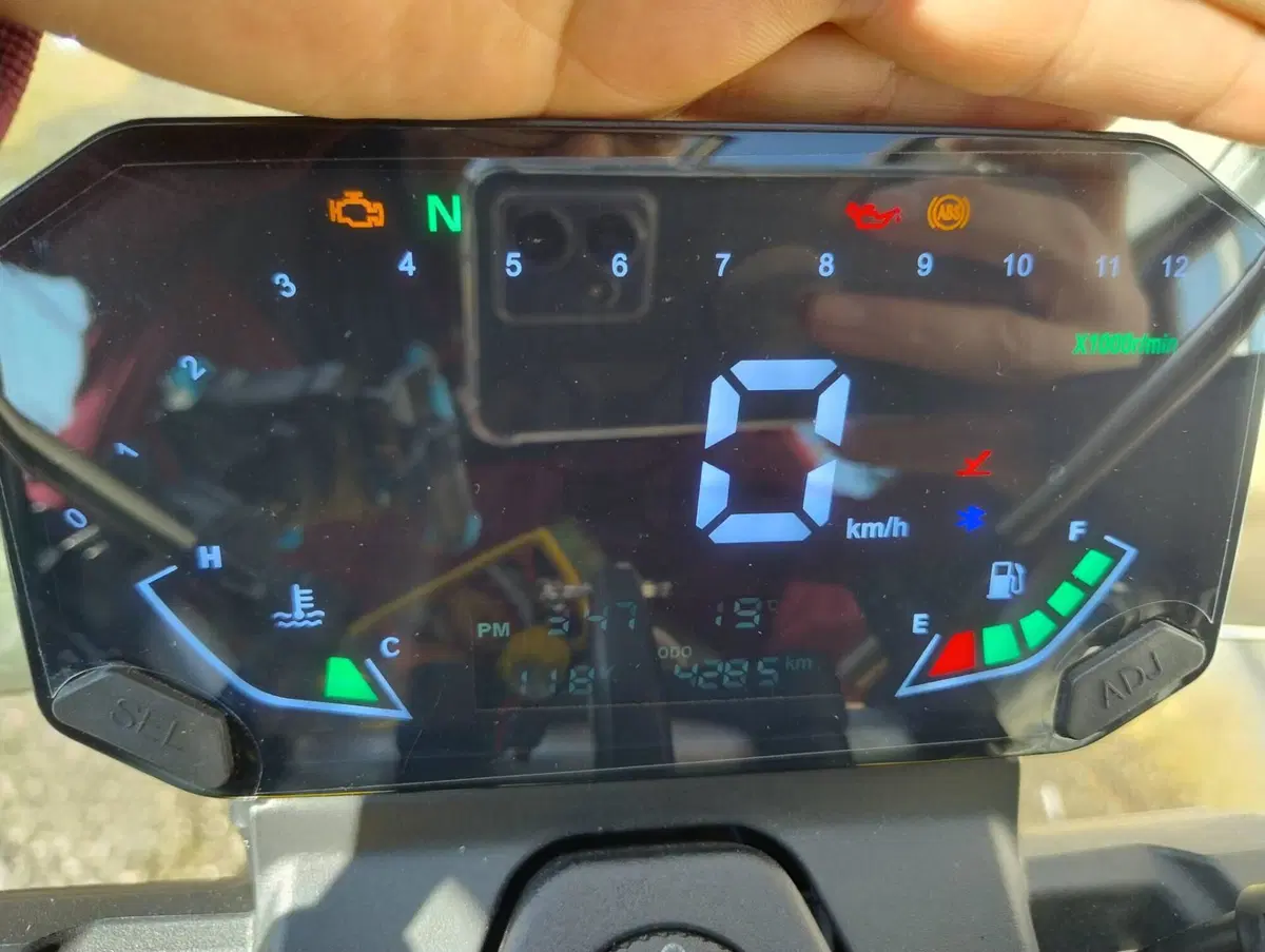 Voge Trofeo 350AC (2022 - 26) (3)