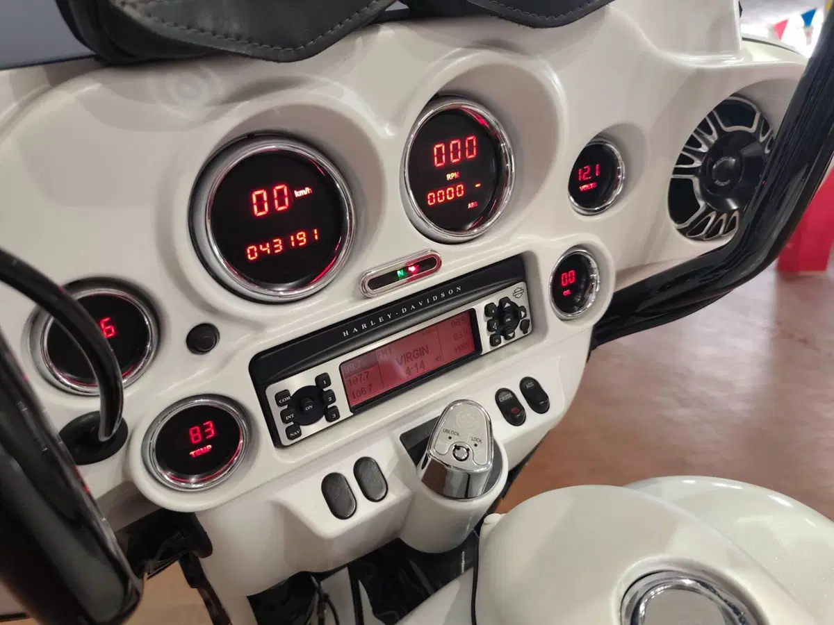 Harley-Davidson 1690 Street Glide (2011 - 13) - FLHX (7)