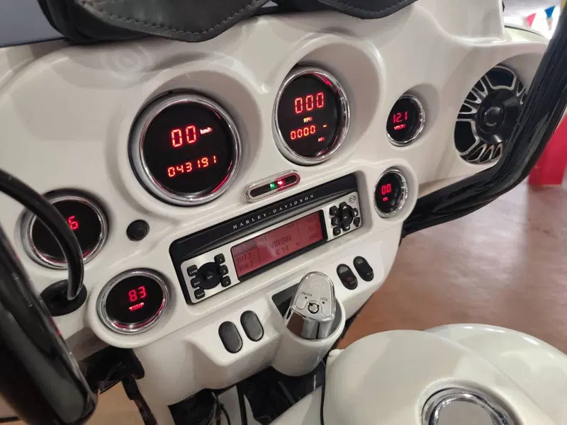 Harley-Davidson 1690 Street Glide (2011 - 13) - FLHX (7)