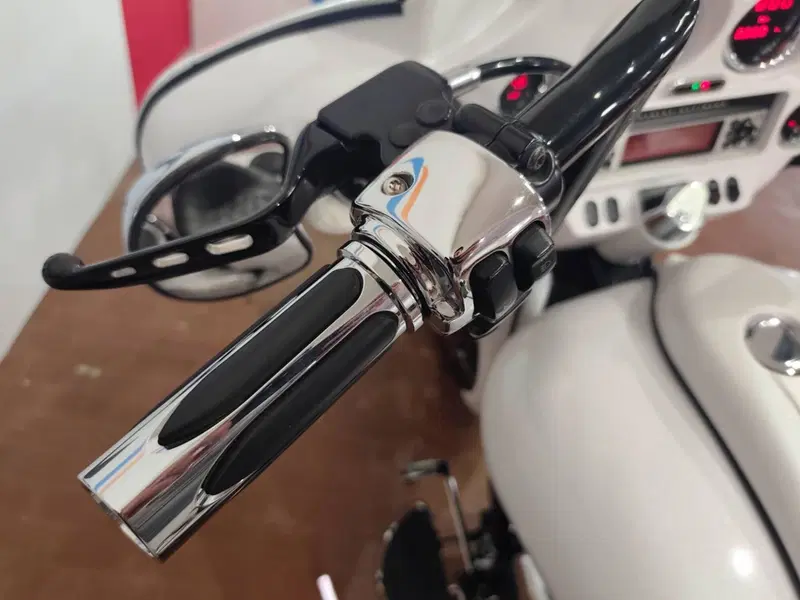 Harley-Davidson 1690 Street Glide (2011 - 13) - FLHX (8)