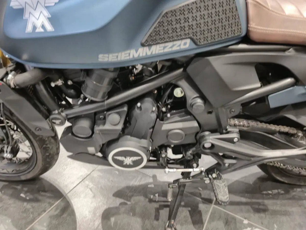 Moto Morini SEIEMMEZZO SCR (2022 - 26) (6)